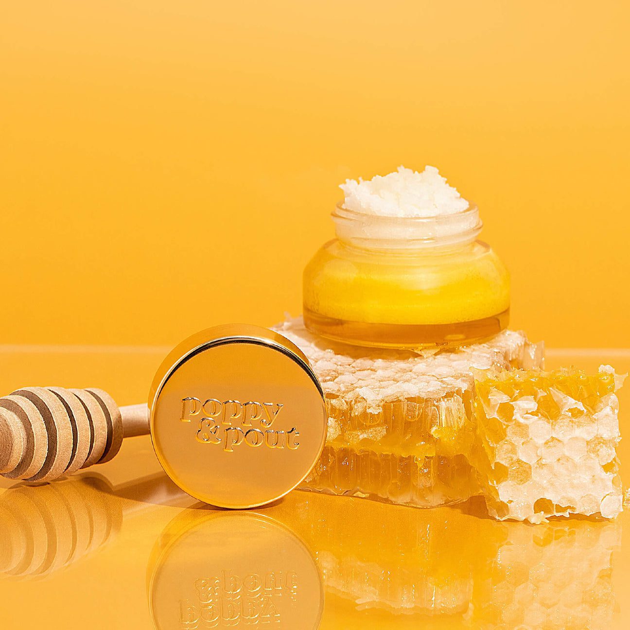 POUT EXFOLIATING LIP SCRUB IN WILD HONEY